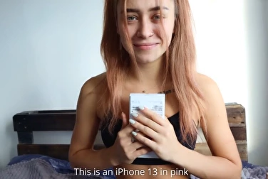 Я тебе подарил iPhone 13, так почему же ты всё ещё одета?